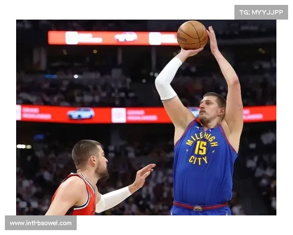 约基奇半场超远三分压哨命中，掘金替补席狂欢