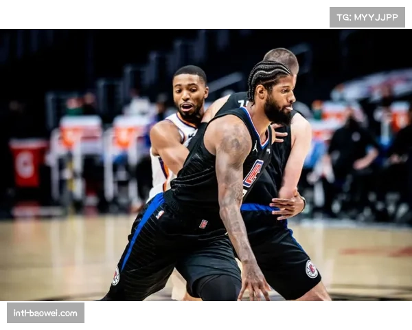 快船大胜爵士，莱昂纳德与保罗·乔治联手锁死对方外线核心，合计送出6次抢断